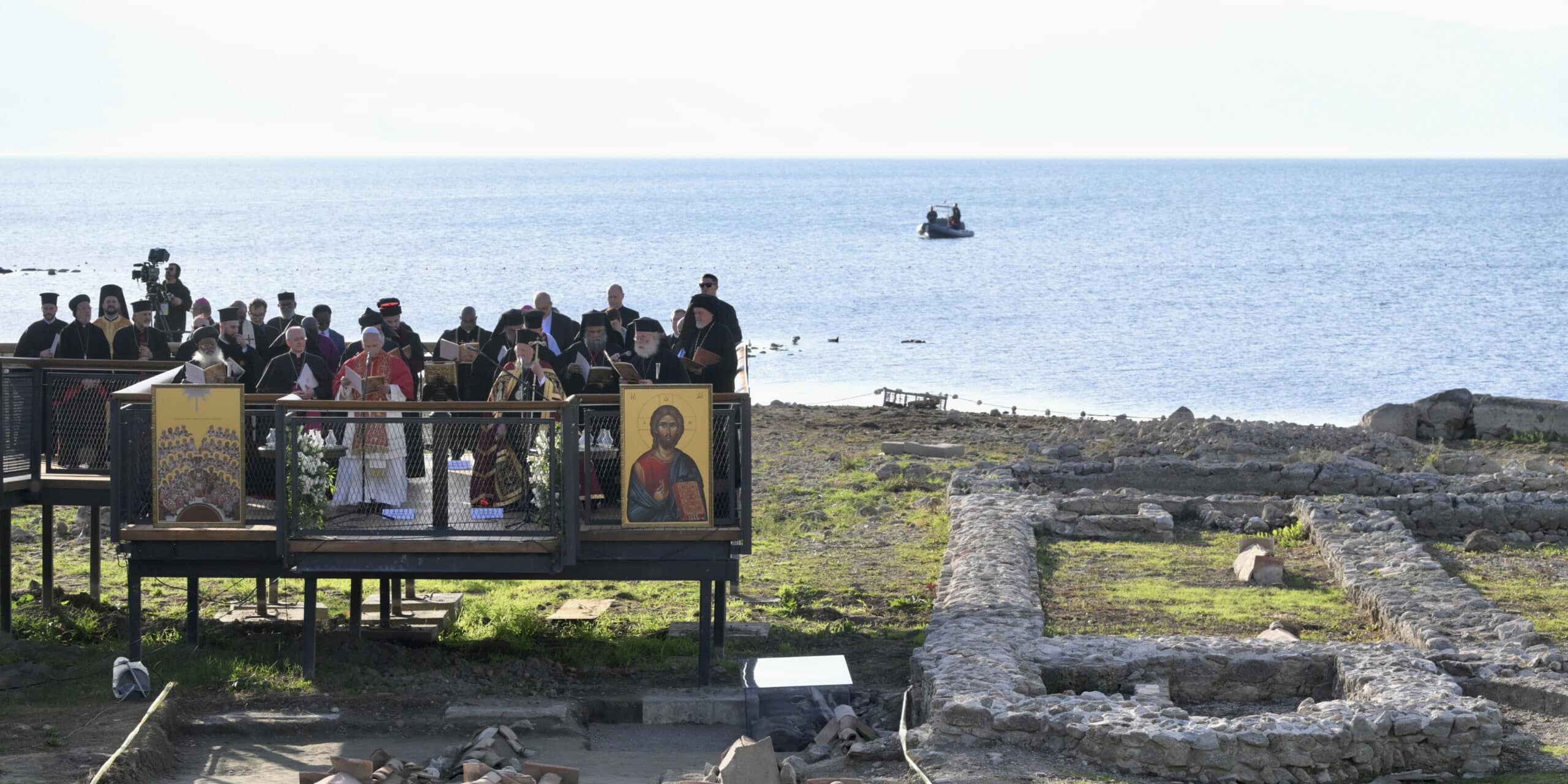 León XIV, junto a Bartolomé I en el lago de Iznik