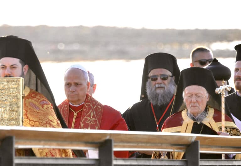 León XIV, junto a Bartolomé I en el lago de Iznik