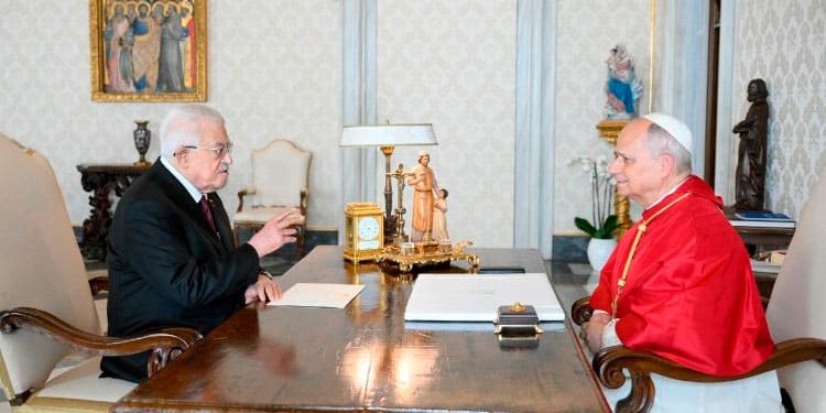 León XIV recibe en el Vaticano a Mahmoud Abbas