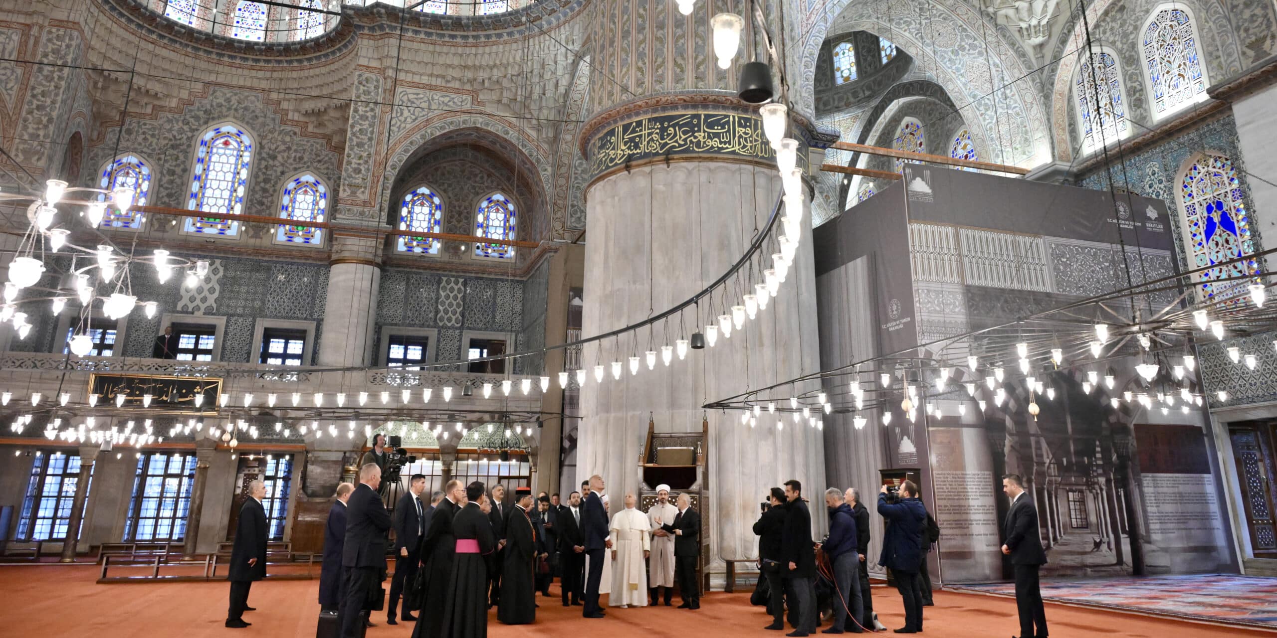 León XIV, en la Mezquita Azul de Estambul