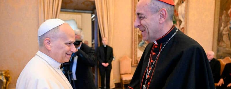 León XIV con el cardenal prefecto de Doctrina de la Fe, Víctor Manuel 'Tucho' Fernández