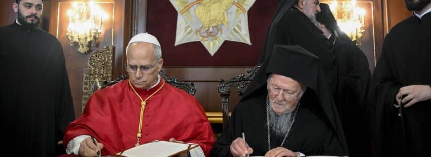 León XIV y Bartolomé I, en la iglesia patriarcal de San Jorge