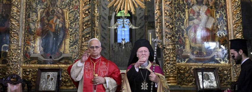 León XIV y Bartolomé I, en la iglesia patriarcal de San Jorge