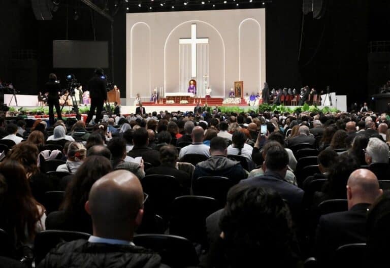 León XIV, en el Volkswagen Arena de Estambul