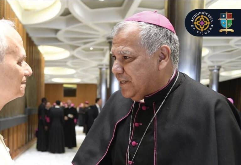 Obispo Villanueva con el Papa