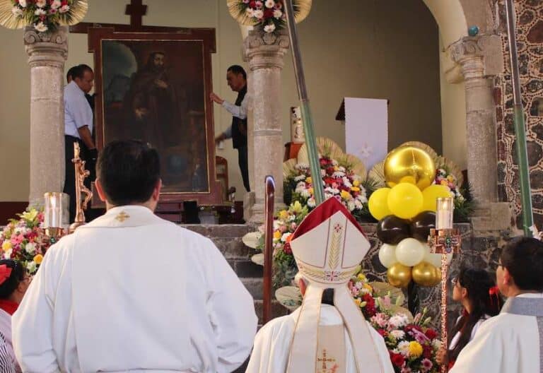 Óleo, obispo y párroco