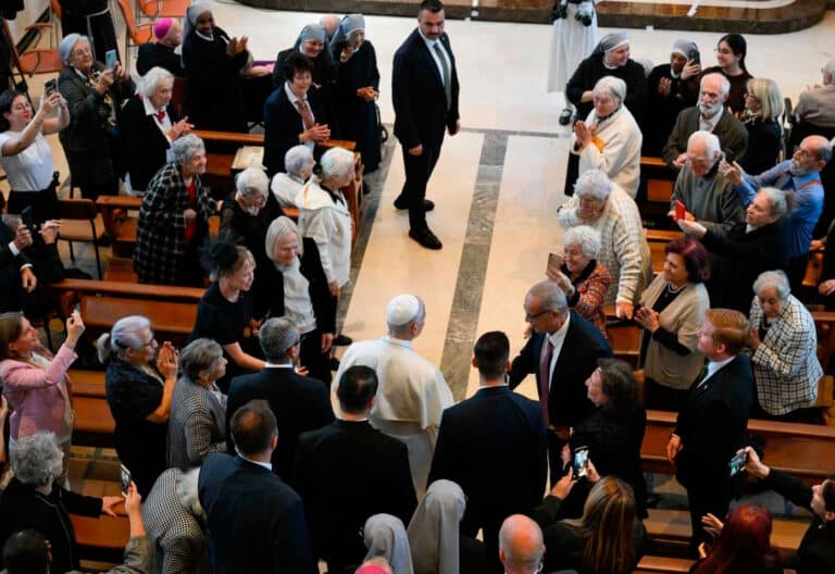 León XIV, visita el Hogar de Ancianos de las Hermanitas de los Pobres en Estambul