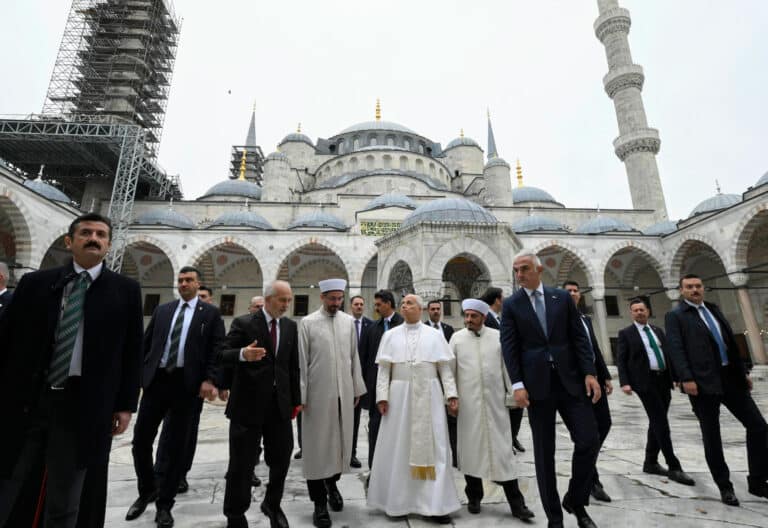 León XIV, en la Mezquita Azul de Estambul