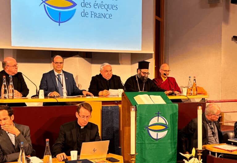 El cardenal Aveline se estrena ante los obispos franceses recordando que la lucha contra los abusos