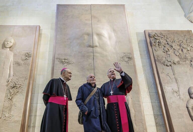 Fidel Herráez, Antonio López y Mario Iceta, en la presentación de las puertas de la catedral de