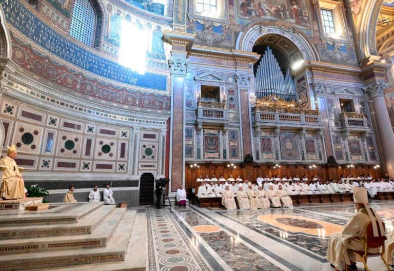 El papa León XIV en la misa con motivo de la Solemnidad de la Dedicación de la Basílica de San