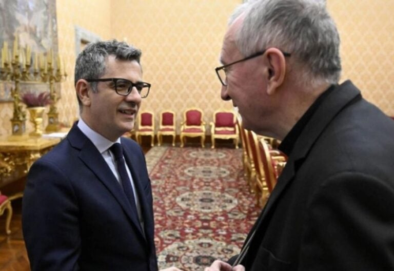 El ministro de la Presidencia, Félix Bolaños, y el cardenal secretario de Estado, Pietro Parolin