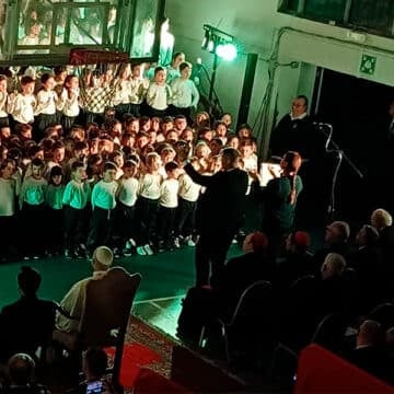 León XIV se apunta al festival de Navidad de un colegio de Castel Gandolfo