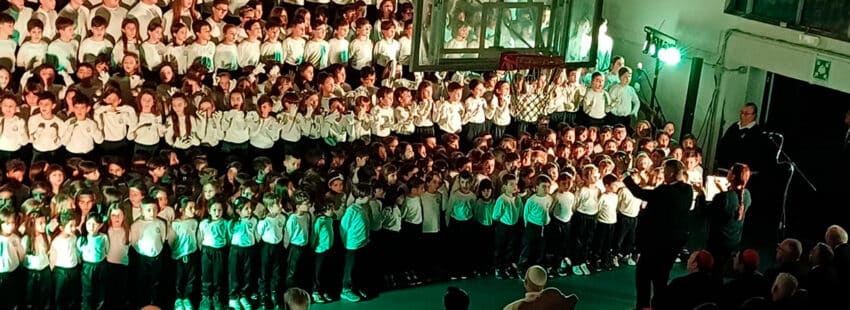 León XIV se apunta al festival de Navidad de un colegio de Castel Gandolfo