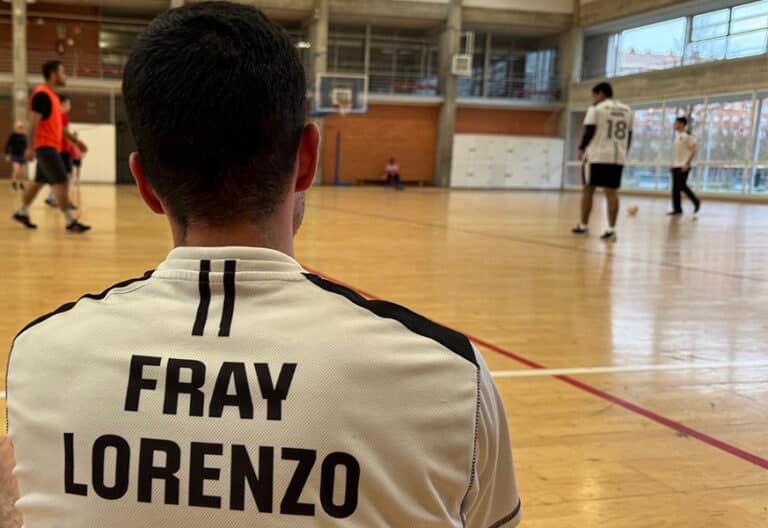 Los seminaristas neocatecumenales de Vitoria golean a los frailes peregrinos