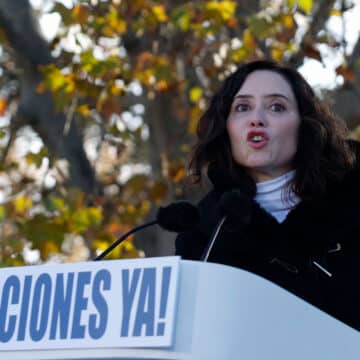 La presidenta de la Comunidad de Madrid, durante su intervención en la concentración contra el