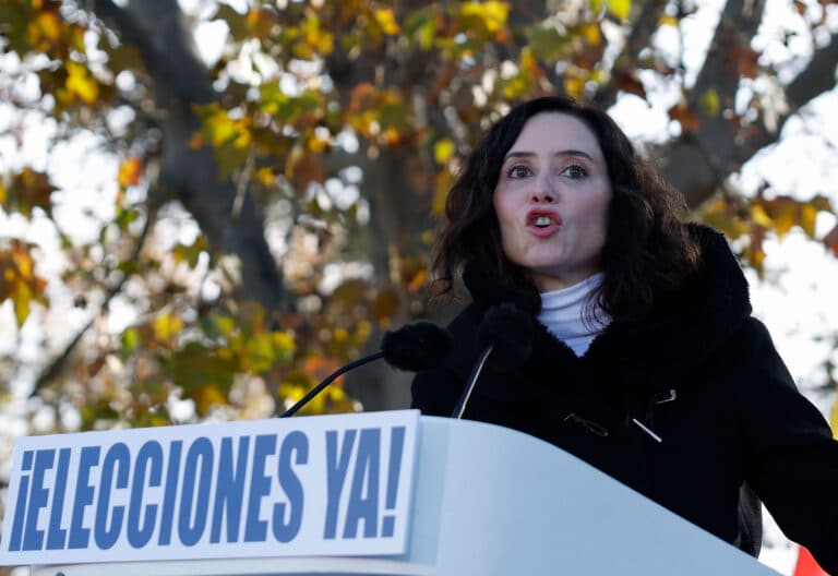 La presidenta de la Comunidad de Madrid, durante su intervención en la concentración contra el Gobierno de Pedro Sánchez