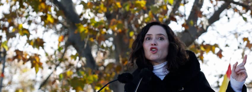 La presidenta de la Comunidad de Madrid, durante su intervención en la concentración contra el