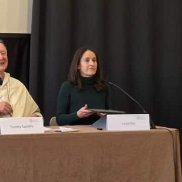 Timothy Radcliffe: “El estudio nos llama más allá de la polarización que hiere la sociedad”