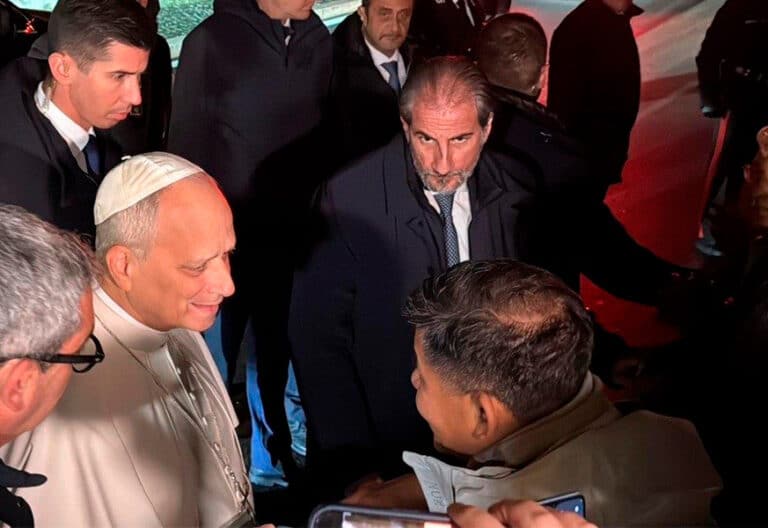 León XIV no cierra la puerta a una visita a Ucrania: “Quizá se pueda hacer”