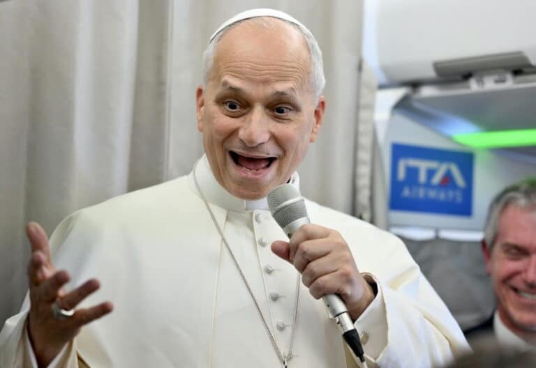 El Papa en el vuelo de vuelta de Líbano