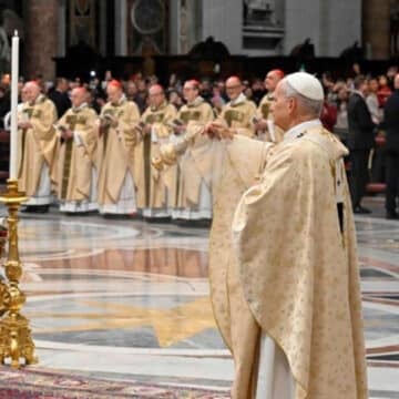 Ante la fragilidad del Niño Jesús, León XIV se pregunta: “¿cómo no pensar en las tiendas de