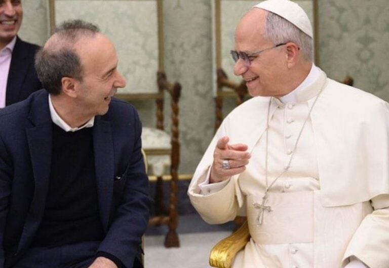 Roberto Benigni presenta su nuevo monólogo al Papa: “¡Qué bonito, habla de amor!”