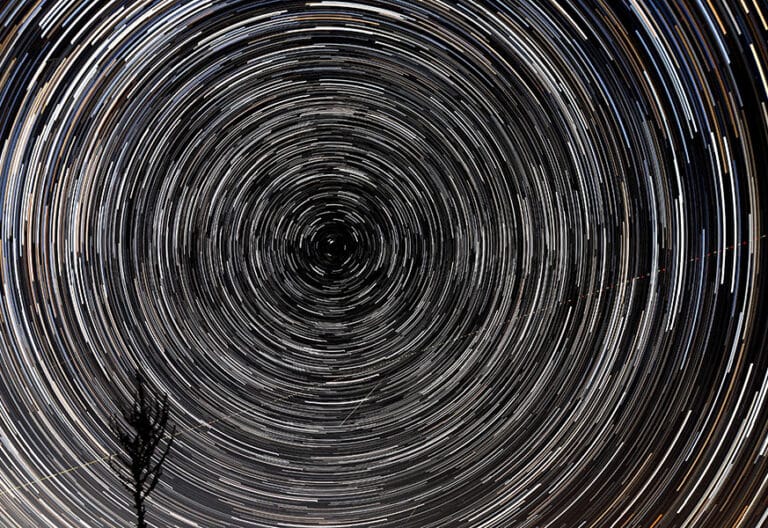 Una lluvia de estrellas (meteoros) en Macedonia