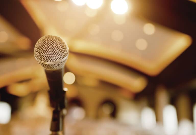 Simbólica. Escucha. Discurso. Palabra