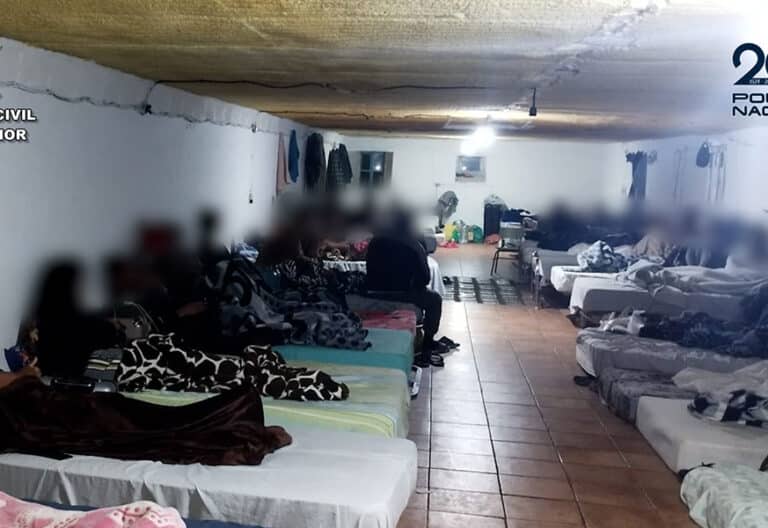 Efectivos de la Guardia Civil y de la Policía Nacional han desmantelado una organización criminal que introducía a ciudadanos extranjeros en diversas nacionalidades, en situación irregular, a los que empleaba laboralmente en fincas agrícolas de las provincias de Albacete, Alicante, Castellón, Ciudad Real, Cuenca, Murcia, Valencia y Zaragoza.