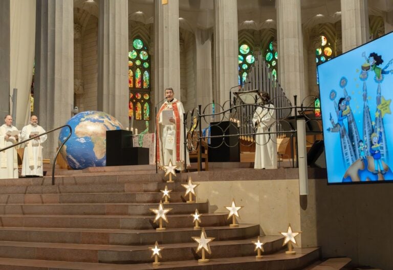 Gaudí ‘bendice’ a los Sembradores de Estrellas de Barcelona