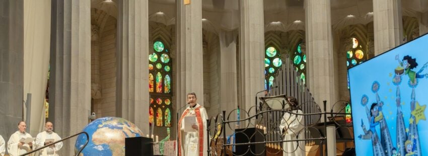 Gaudí ‘bendice’ a los Sembradores de Estrellas de Barcelona