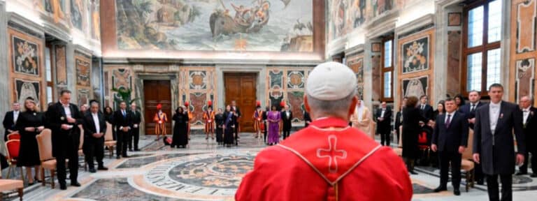 El Papa a que “la Santa Sede no será un espectador silencioso ante las injusticias”