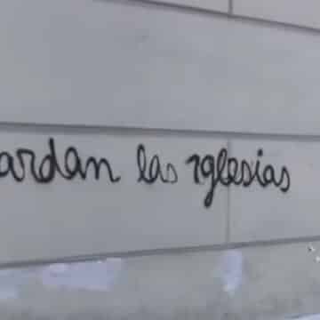 Pintadas en la Catedral de Buenos Aires