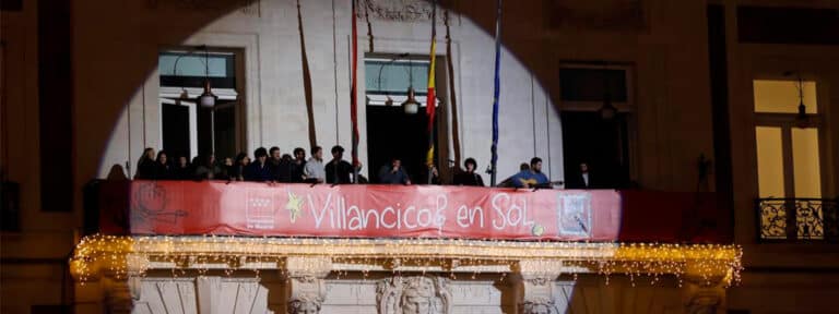 Hakuna abarrota la Puerta del Sol en su concierto de Navidad (con Ayuso y Feijóo como fans)