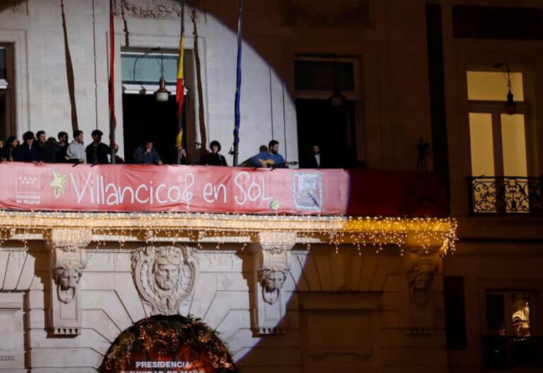 Hakuna abarrota la Puerta del Sol en su concierto de Navidad (con Ayuso y Feijóo como fans)