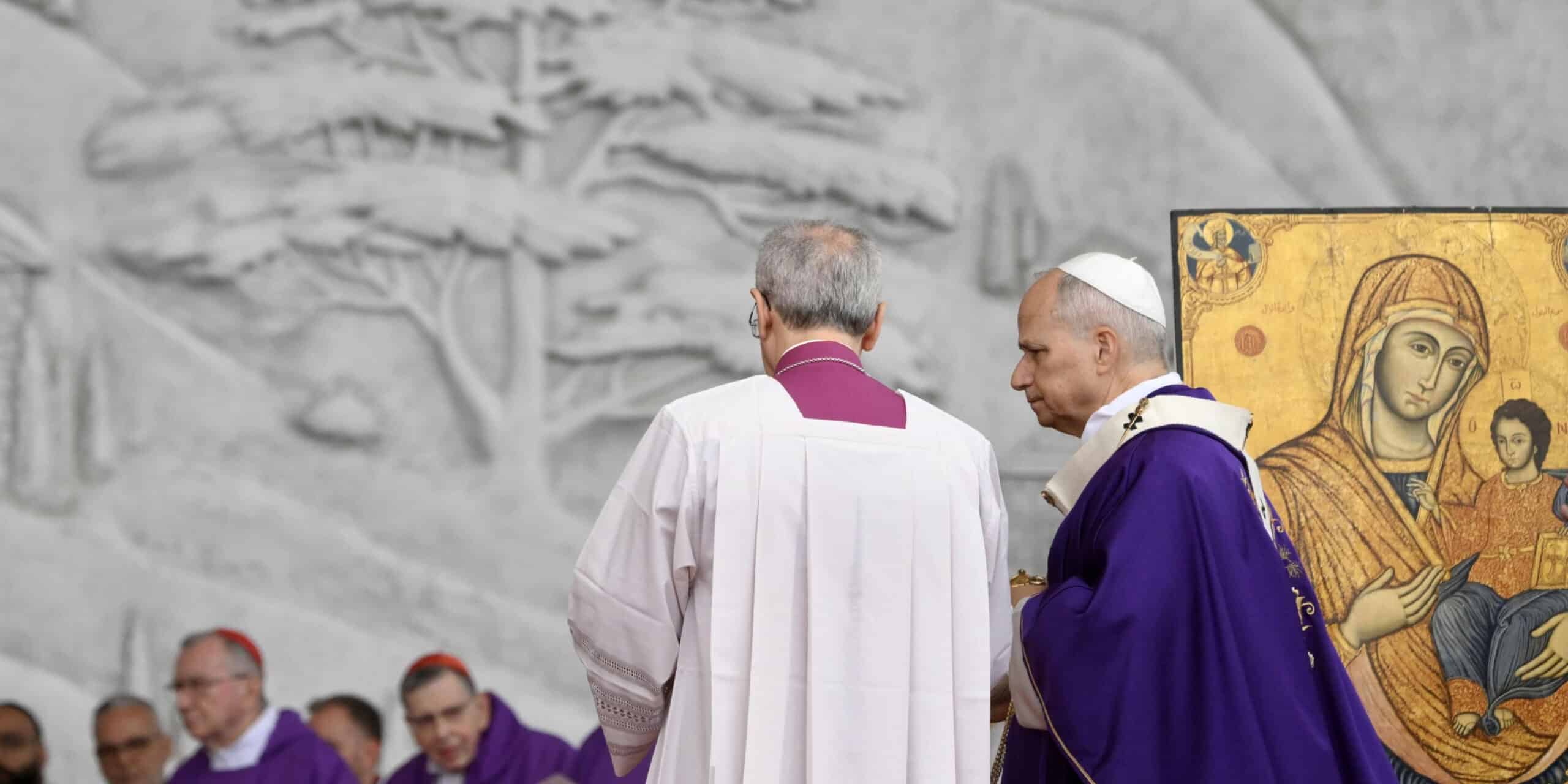 León XIV celebra la misa en el muelle de Beirut