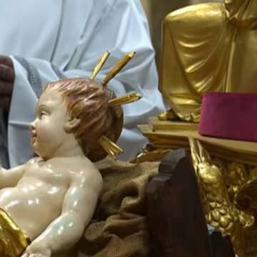 León XIV en su primera “misa del gallo”: La Navidad “no es una idea que resuelva los