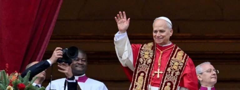 La tradición heredada por León XIV de felicitar en distintos idiomas