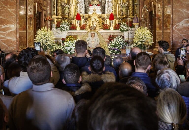 La Macarena vuelve al culto en su basílica de Sevilla tras la restauración