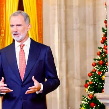 El rey Felipe VI mantiene el belén y su “Feliz Navidad” en el mensaje de Nochebuena