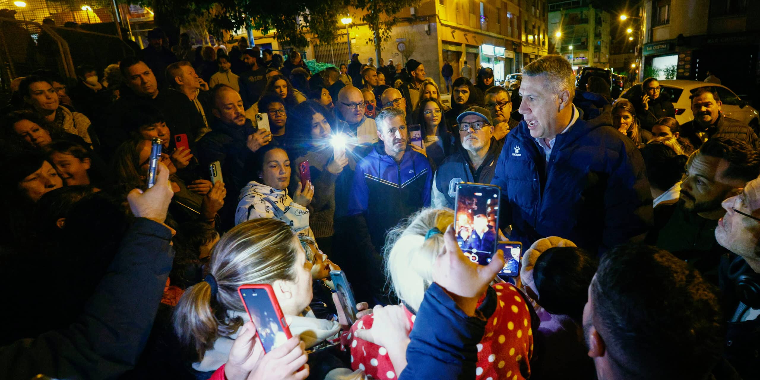 Un grupo de vecinos impide que una parroquia de Badalona acoja a desalojados del Instituto B9