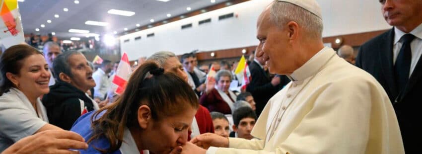 El papa León XIV en su visita al Hospital de la Croix, en Líbano