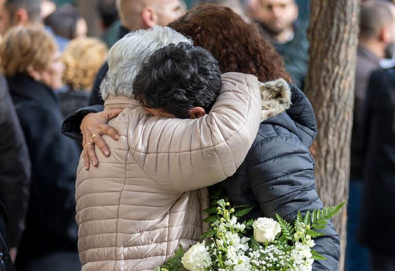 Familiares y amigos asisten a la misa funeral en memoria de los cuatro miembros de la familia Zamorano-Álvarez fallecidos el pasado domingo en el trágico accidente ferroviario que tuvo lugar en Adamuz (Córdoba)