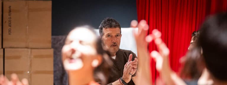 Antonio Banderas, director de 'Godspell' con el equipo