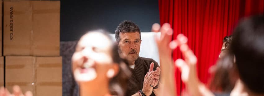Antonio Banderas, director de 'Godspell' con el equipo