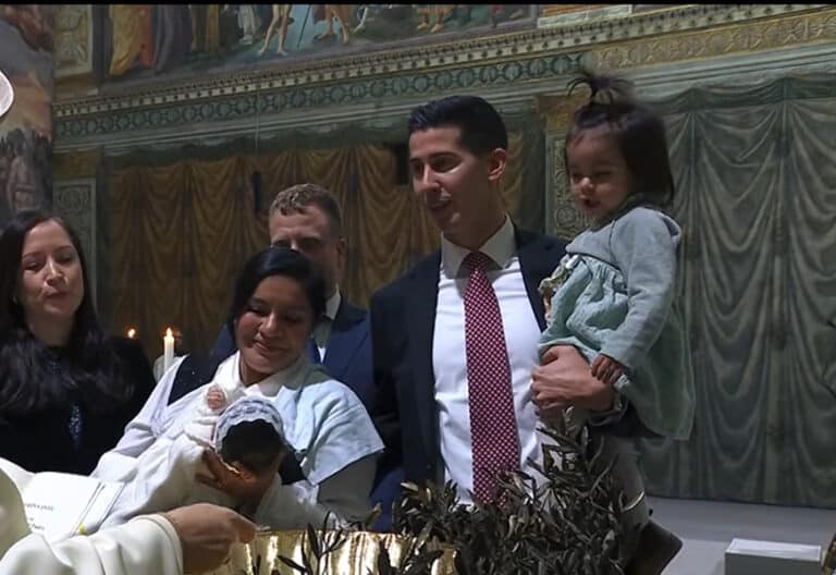 “El Señor se deja encontrar allí donde no lo esperamos”, reclama León XIV en el bautismo de