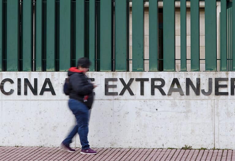 Vista de una oficina de Extranjería este martes en Valladolid. El Consejo de Ministros tiene previsto iniciar hoy la tramitación de un real decreto que permitirá la regularización extraordinaria de aproximadamente medio millón de migrantes