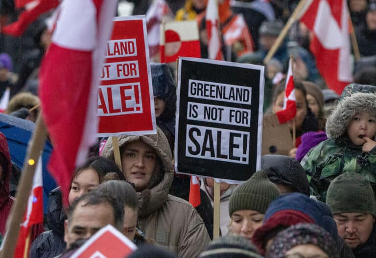 Miles de personas se manifestaron en la capital de Groenlandia, para denunciar los intentos del presidente de Estados Unidos de adquirir el territorio, o anexionarlo a la fuerza.