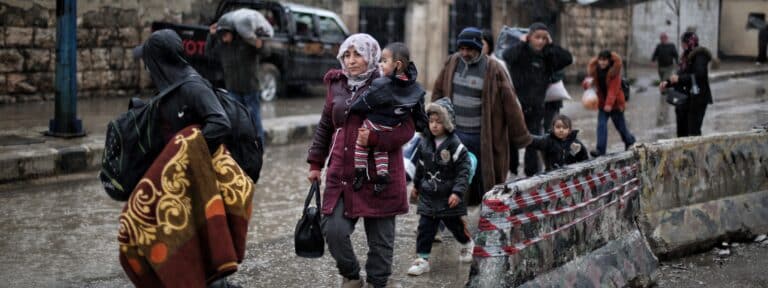 Kurdos huyen de Alepo